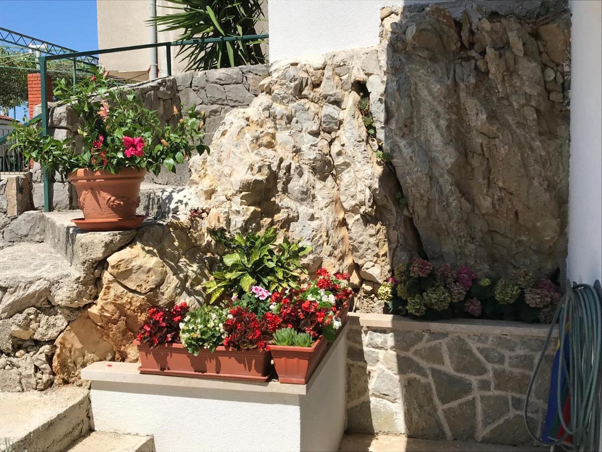 Apartments Tonkita With Jacuzzi Makarska Esterno foto