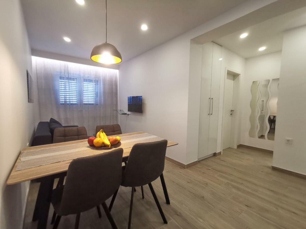 Apartments Tonkita With Jacuzzi Makarska Esterno foto