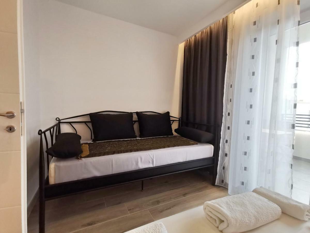 Apartments Tonkita With Jacuzzi Makarska Esterno foto