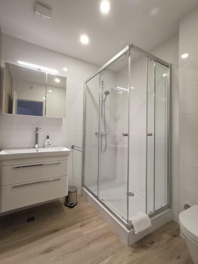 Apartments Tonkita With Jacuzzi Makarska Esterno foto